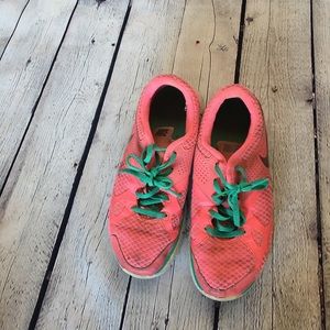 Nike cross trainer shoes